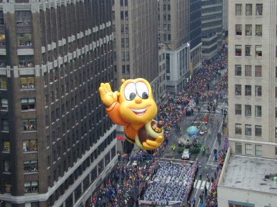 SELECTED PICTURES OF THE 1999 MACY'S THANKSGIVING PARADE